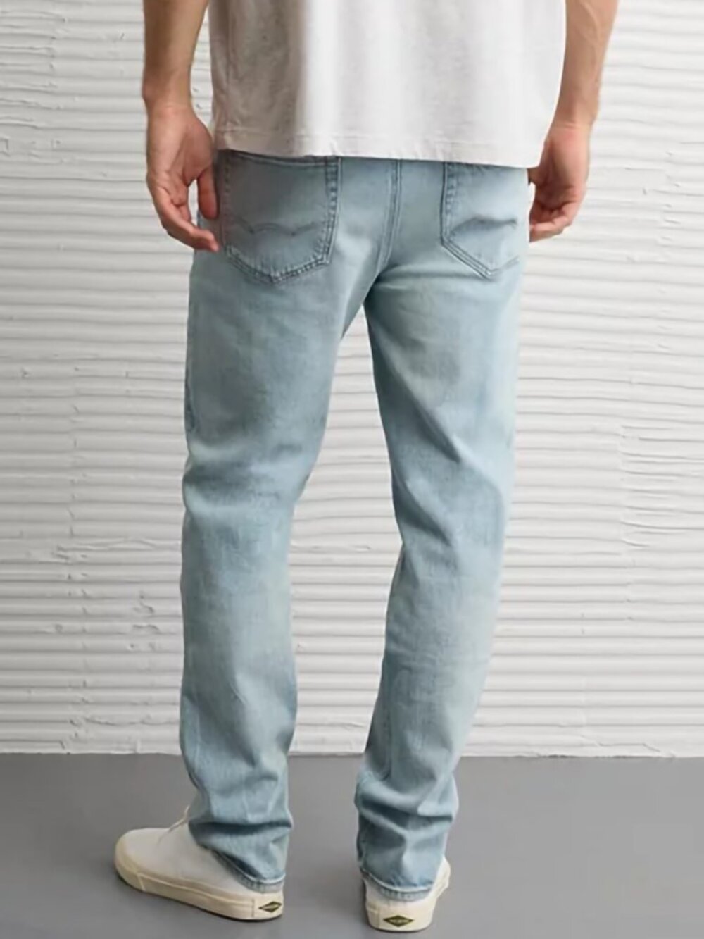 American Eagle Men's Jeans Athletic Straight Light Wash 33x34 - Picture 2 of 6